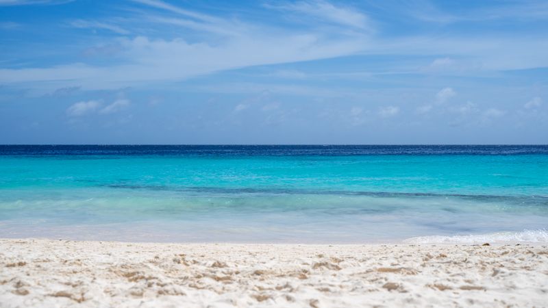 Puerto Rico vs Bahamas: Bio Bays, Pink Sand & the Real Cost Difference
