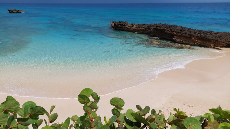 Puerto Rico vs Bermuda: Costs, Beaches & Which to Pick in 2026